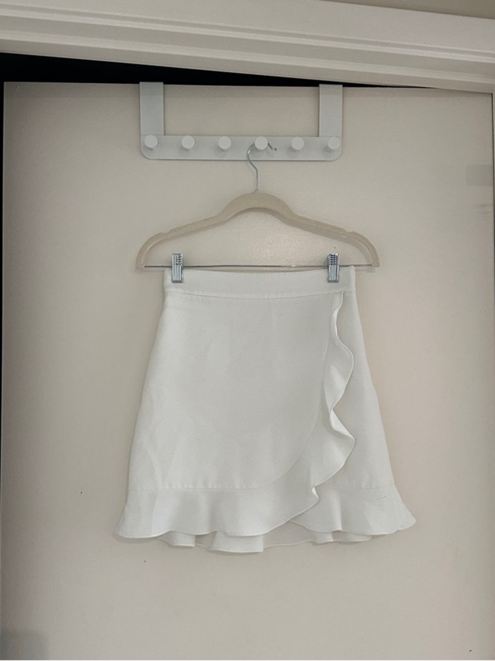 Club Monaco White Ruffle Wrap Mini Skirt